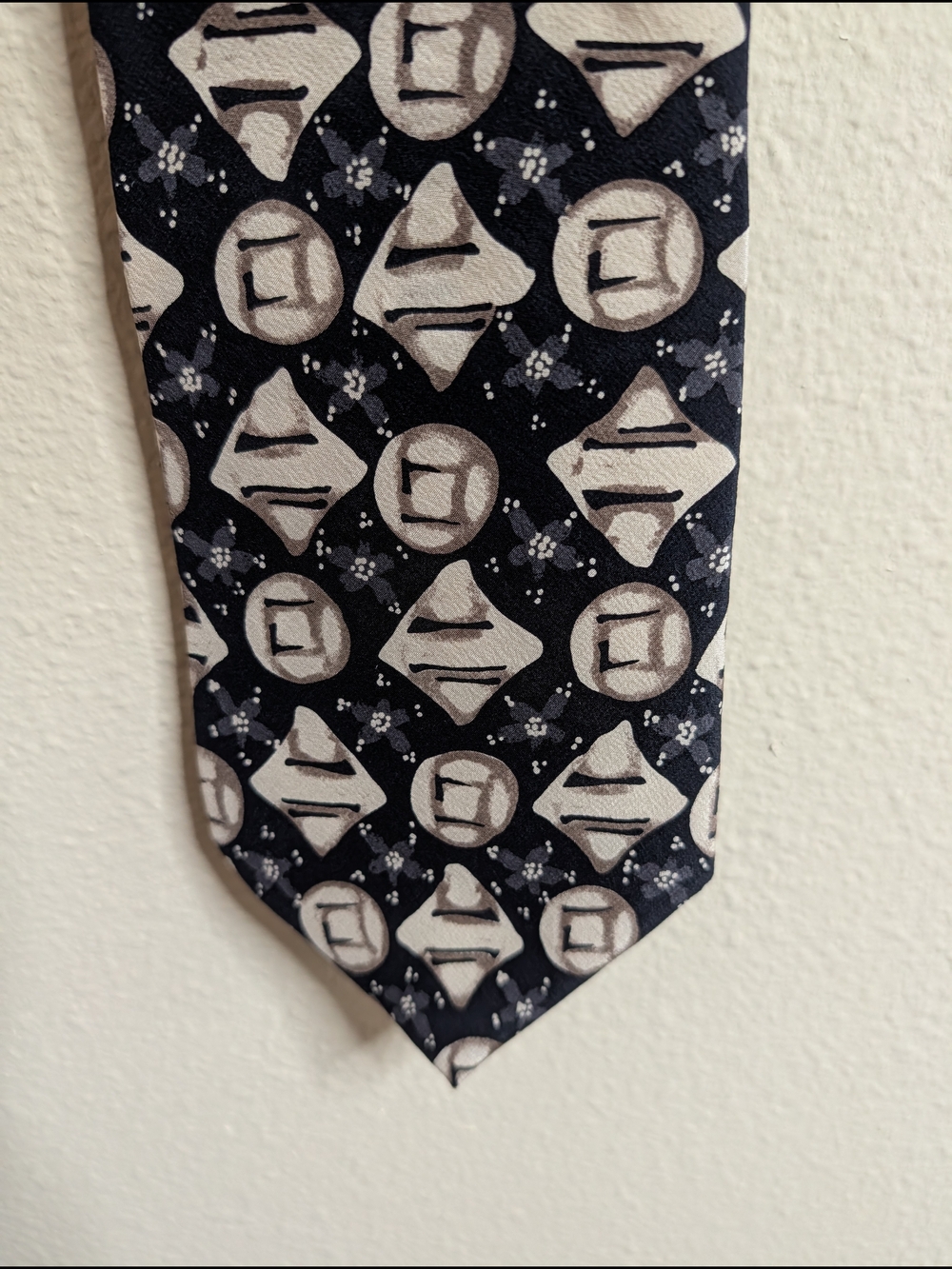 Chez Roffé New York Vintage Silk Tie | Black‎ Taupe Bold Geometric Floral